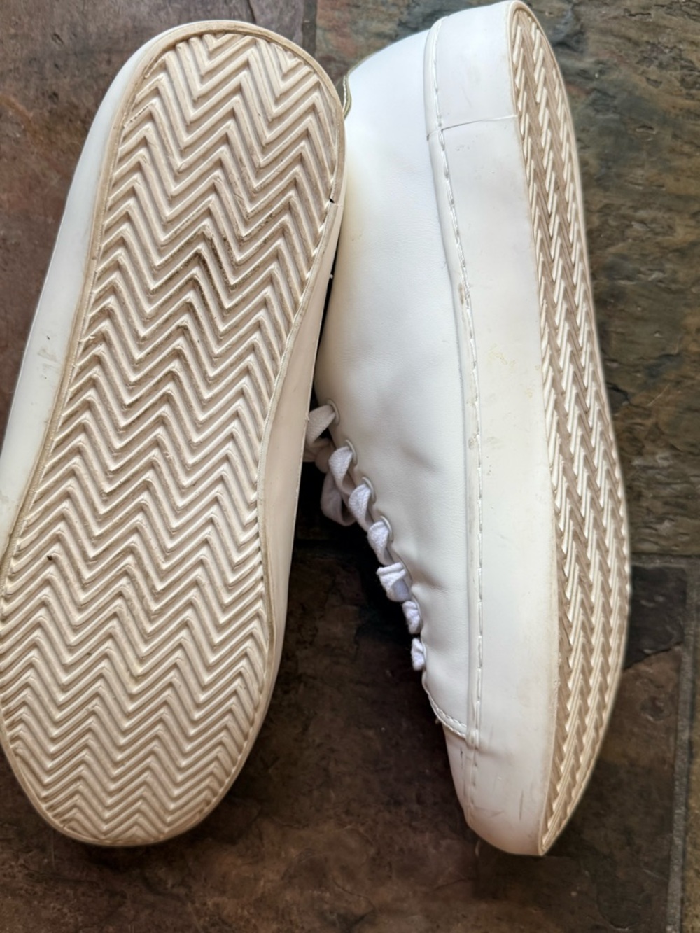 Casual White Leather Sneakers w/Gold Heel Accent - Banana Republic Sz. 7.5 EUC - Picture 4 of 4